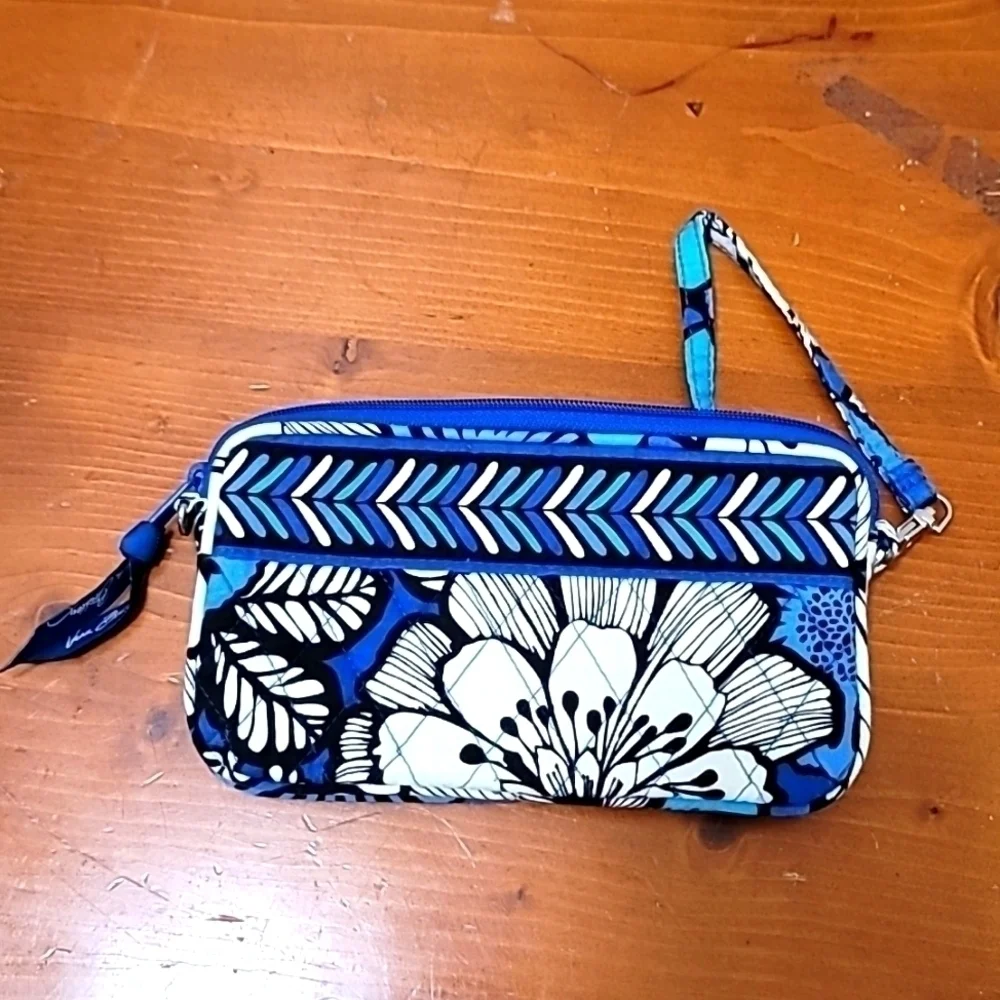 Vera Bradley Wristlet Wallet‎ Womens Small Blue Floral Chevron Quilted Cotton